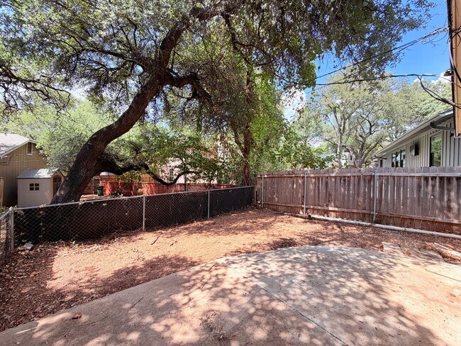 Building Photo - 12102 Arrowwood Dr