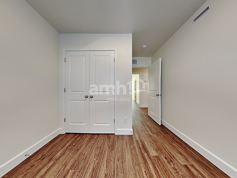 Building Photo - 11091 S Blue Bayou Dr