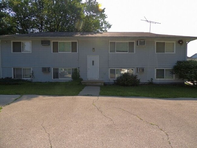 Building Photo - $995 | 2 Bedroom, 1 Bathroom Apartment | Cat Friendly | Available for August 1st, 2026 Move In!