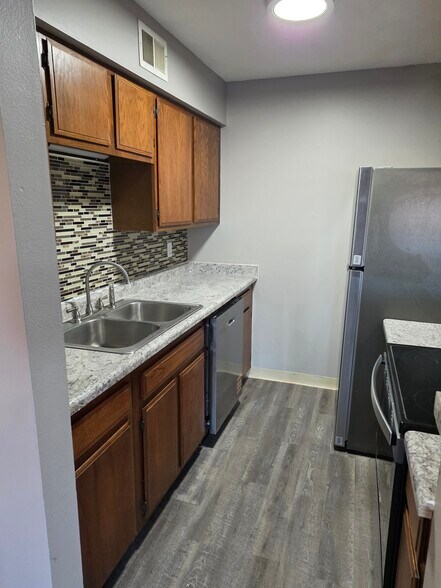 Building Photo - 1325 N Meridian Ave