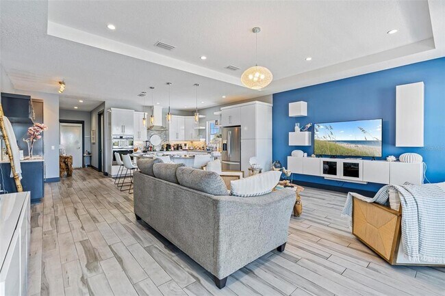 Building Photo - 701 E 3rd Ave