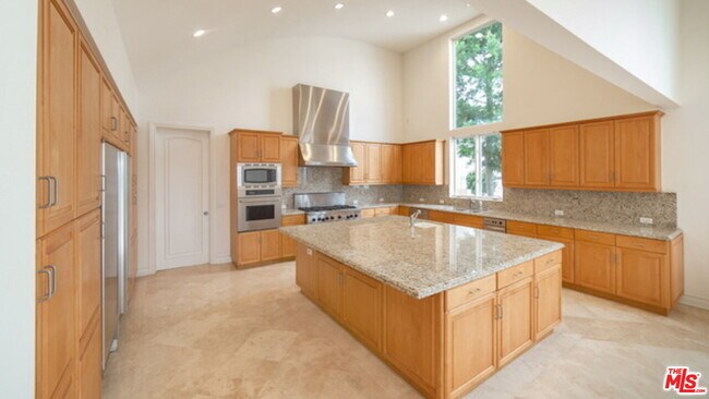 Building Photo - 14445 Mulholland Dr