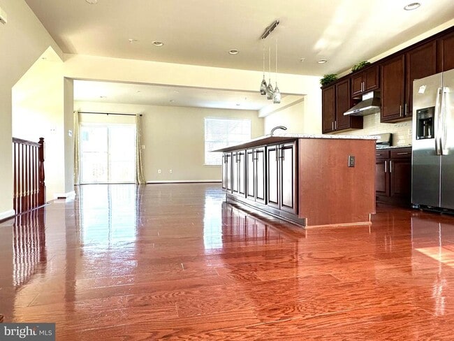 Building Photo - 200 Marina View Ct