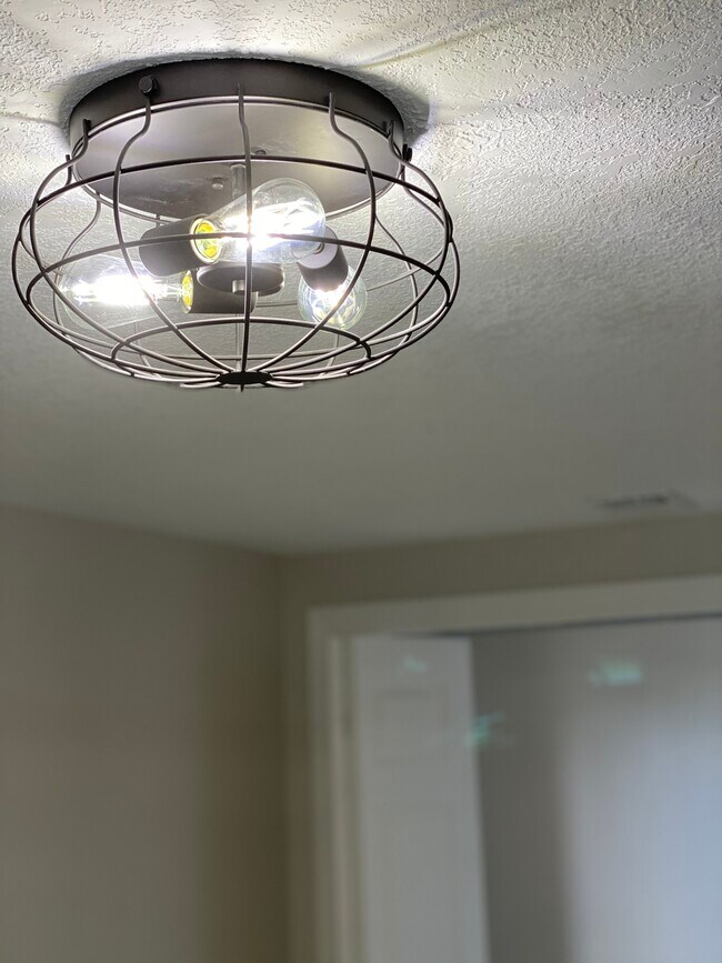 Building Photo - 722 Silver Lake Road NW