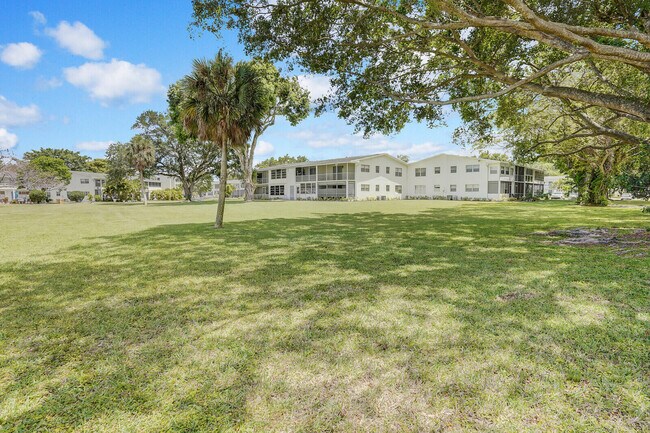 Building Photo - 177 Newport Dr