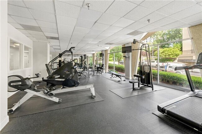 Building Photo - 2479 Peachtree Rd