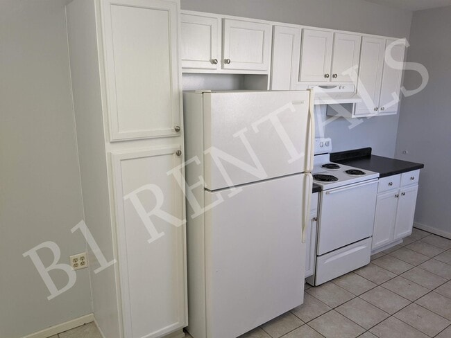 Building Photo - 712 Summit St