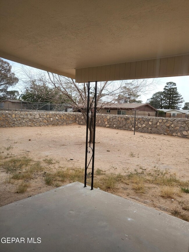 Building Photo - 3453 Hollyglen St