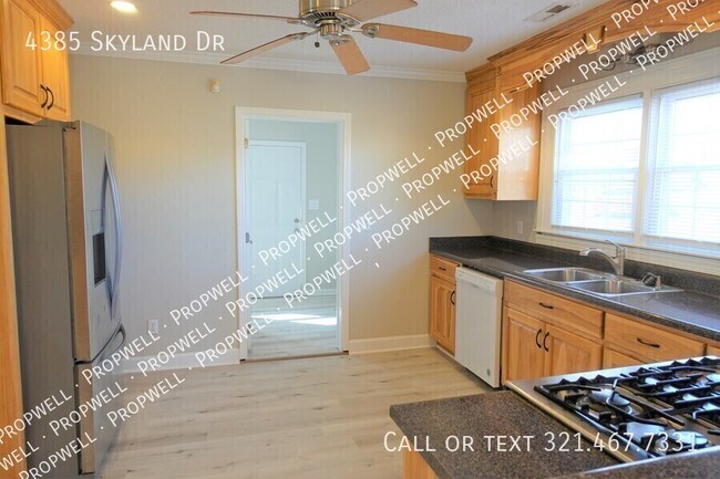 Building Photo - 4385 Skyland Dr