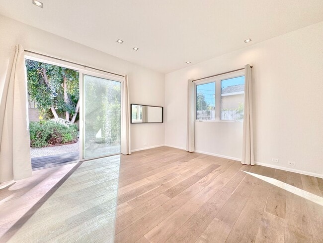 Building Photo - Beautiful Zen inspired modern 3 Bed + 3 Bath House + Garage + Private Yard