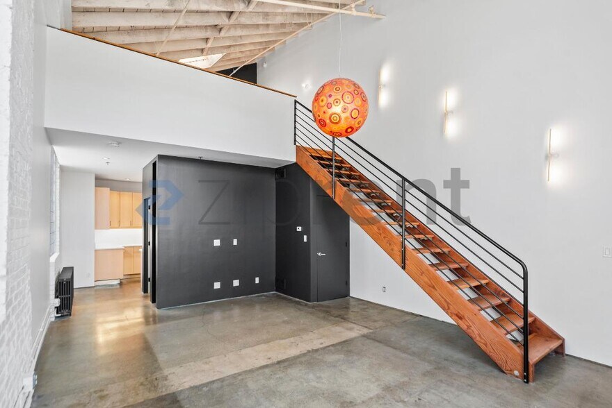 Building Photo - Unit 123