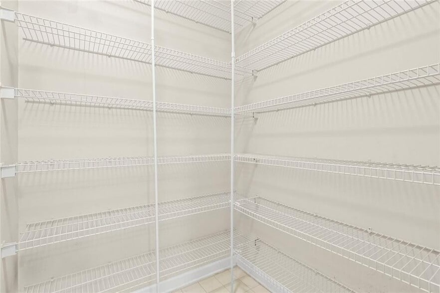 Building Photo - 955 Juniper St NE