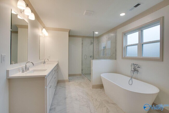 Building Photo - 2042 Rosebury Ln SW