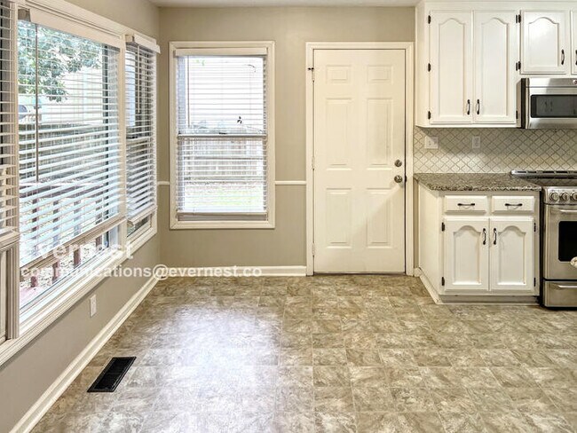 Building Photo - 128 Pebblebrook Cir