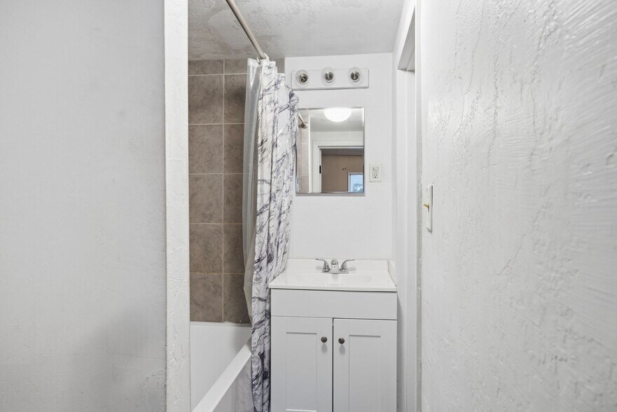 Building Photo - 186 Oneida St