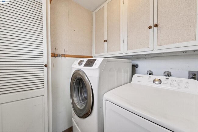 Building Photo - 1450 Kolln St