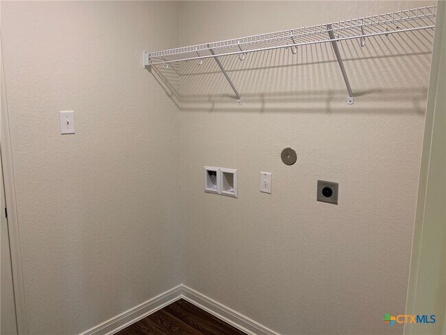 Building Photo - 3947 Turtle Creek