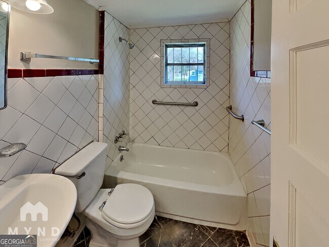 Building Photo - 1337 S Hairston Rd