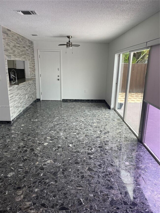 Building Photo - 9044 SW 148th Ct