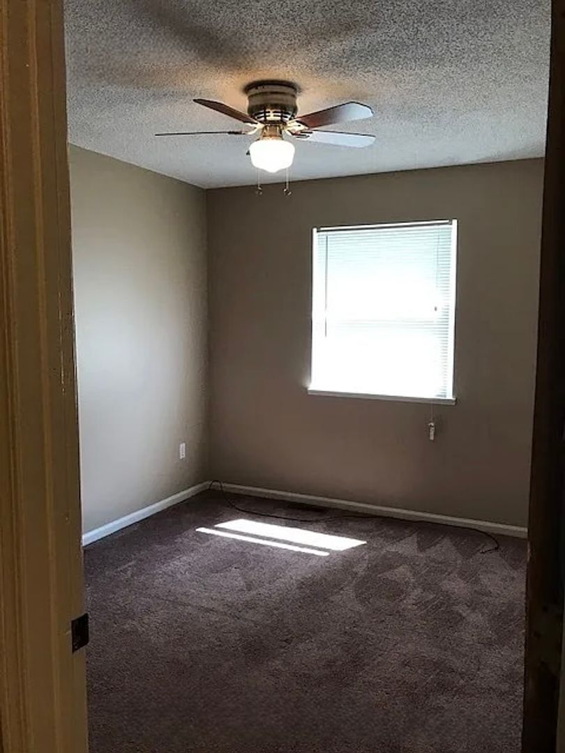 Building Photo - 901 N Lynn St