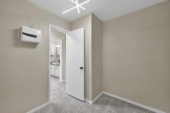 Building Photo - 14410 Cypress Falls Dr