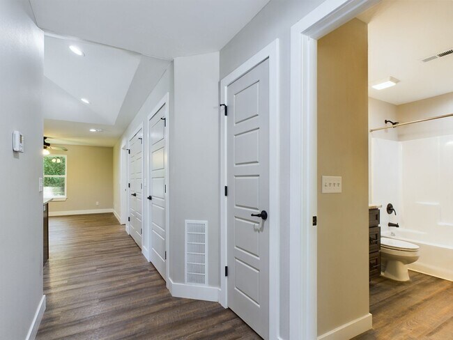 Building Photo - 131