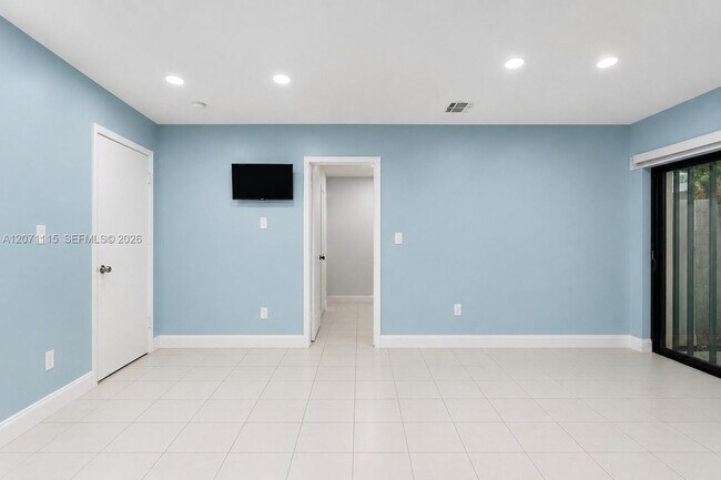 Building Photo - 525 NW 100th Ct