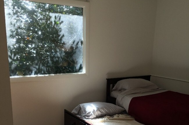 Building Photo - 914 Crestwood Ln