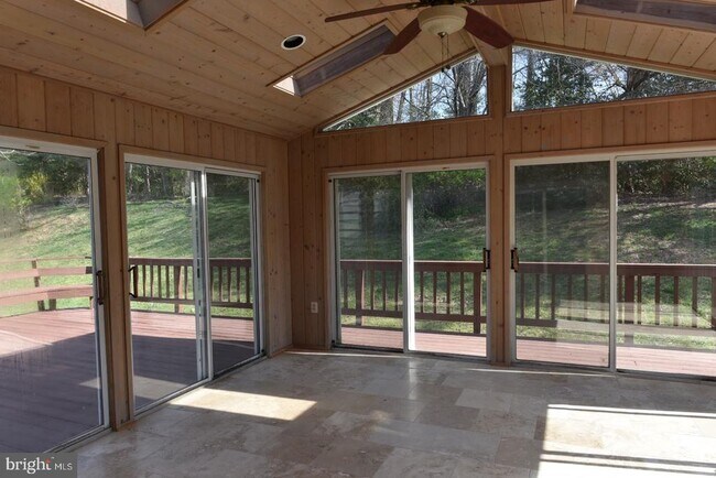 Building Photo - 11778 Hollyview Dr