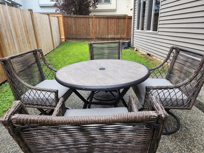 Building Photo - 15904 Admiralty Way