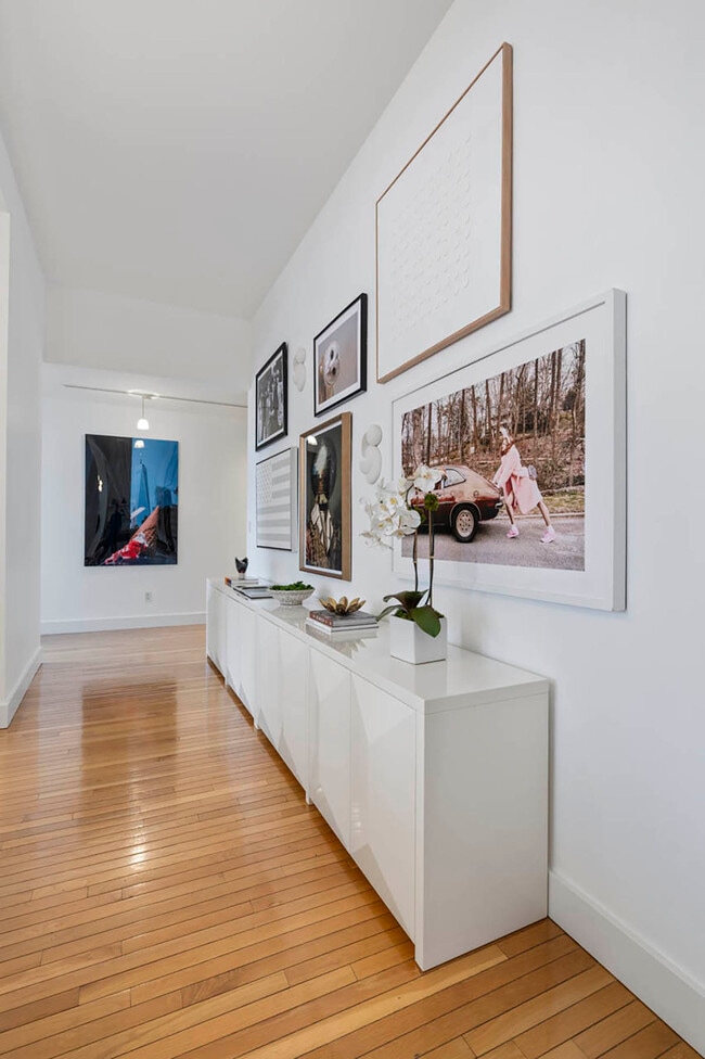 Building Photo - 252 7th Ave