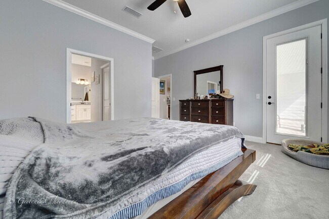 Building Photo - "Charming 3-Bedroom Oasis with 2 Baths and...