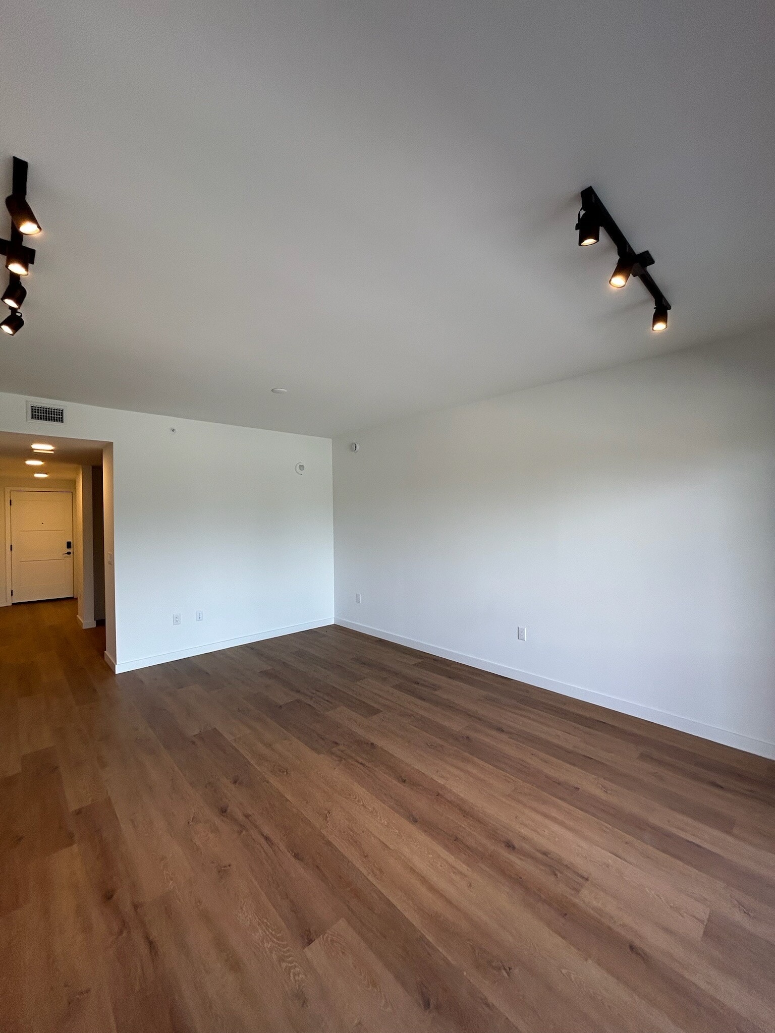 Building Photo - 1625 NE 124th St