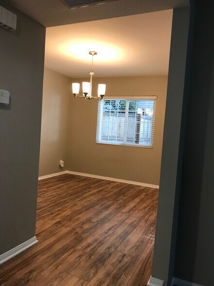 Building Photo - 4344 Willow Glen St