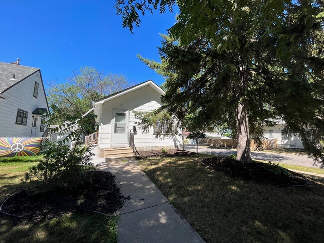 Primary Photo - Phenomenal 2 Bedroom House in St. Paul Nei...