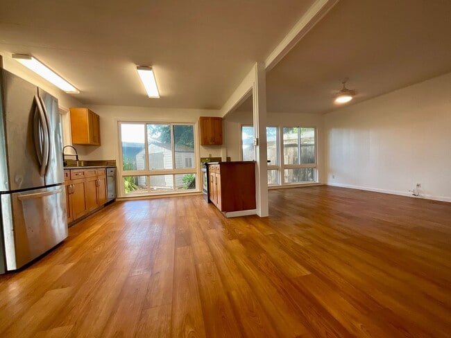 Building Photo - Beautiful, Bright & Airy Beach House--3Beds, 2Baths with Yard