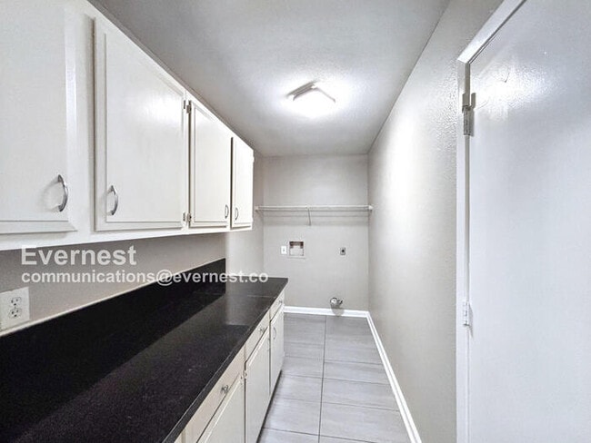 Building Photo - 203 Woodvale Dr
