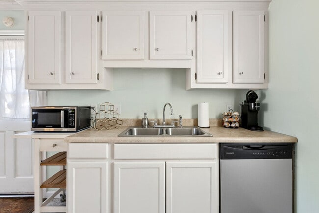 Building Photo - 46 Forest Trail Ct