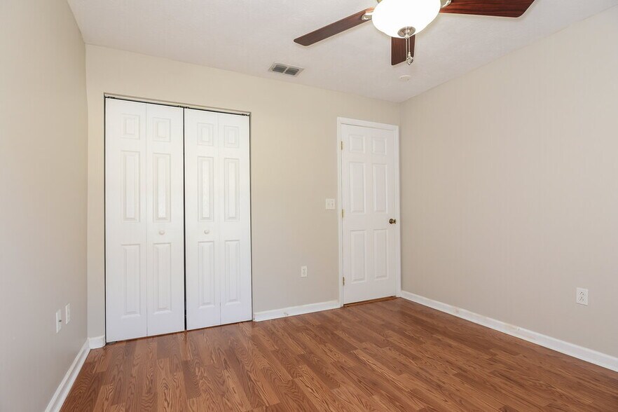 Building Photo - 535 Royal Ridge St