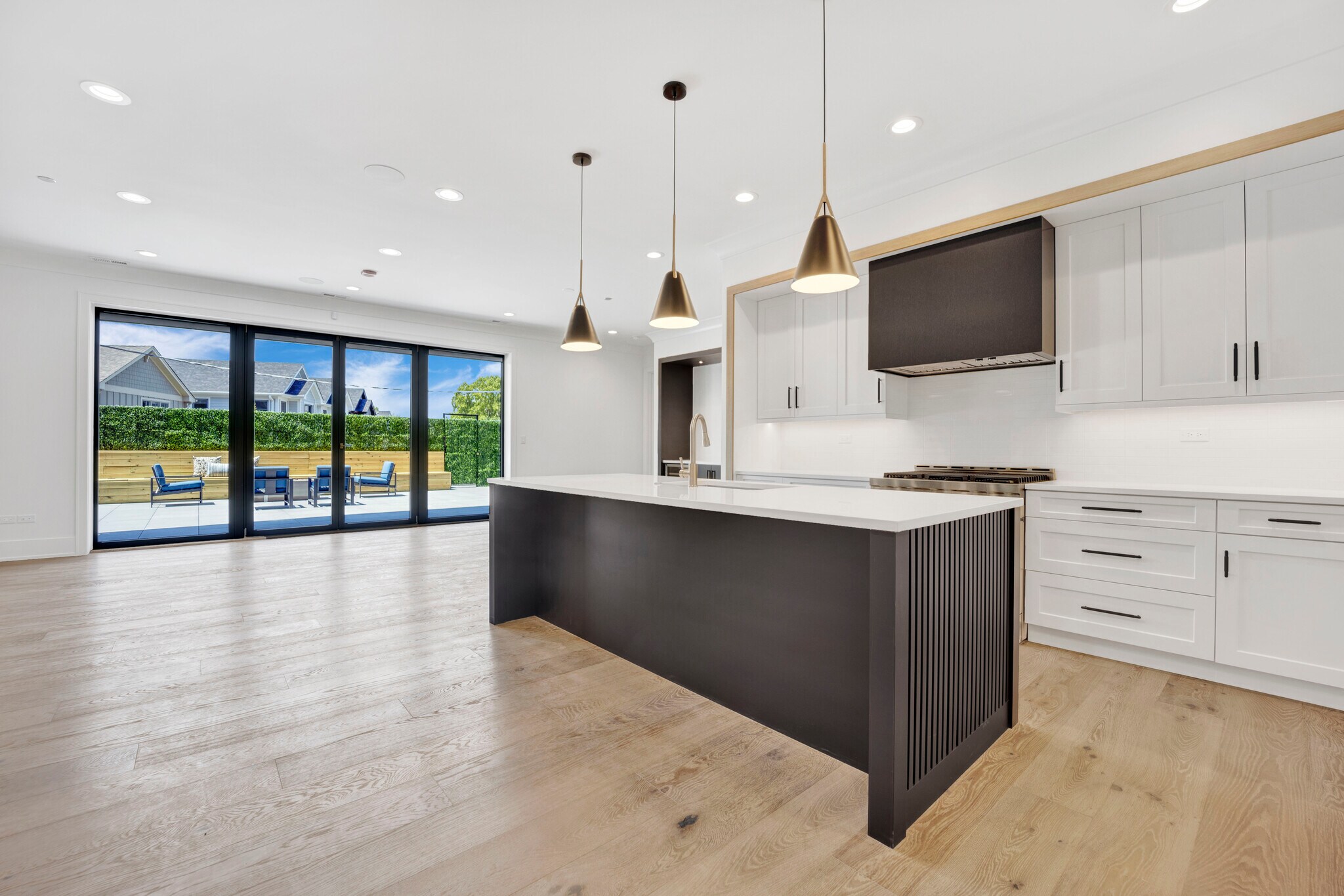 Building Photo - 4918 N Lincoln Ave