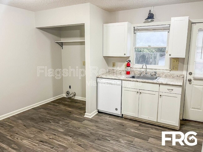 Building Photo - 107 Chesterfield Ct