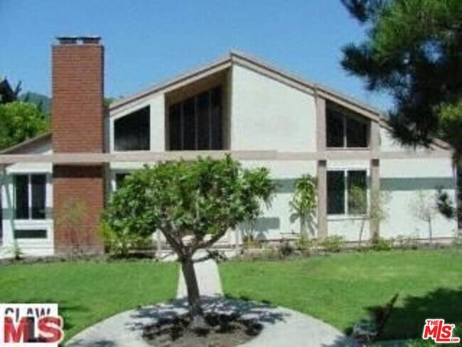 Building Photo - 1337 Avenida de Cortez