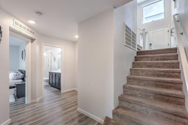 Building Photo - New Modern Gated House w/ Rooftop Deck