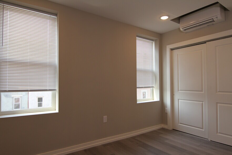 Building Photo - 3945 Baring St