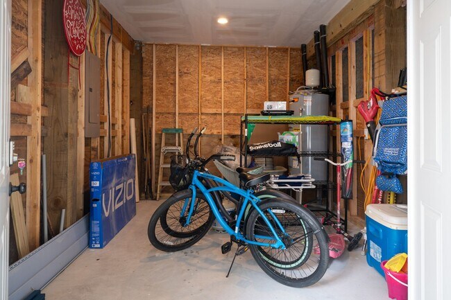 Building Photo - NEW, CLEAN OFF-SEASON RENTAL NOVEMBER THROUGH MID-MAY