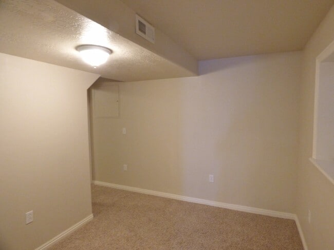 Building Photo - 3 Bd 2 Bath Home with Office