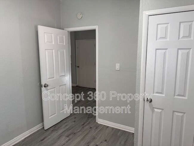 Building Photo - 2028 Chestnut Ave
