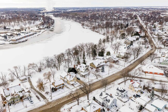 Building Photo - 301 W Wisconsin Ave