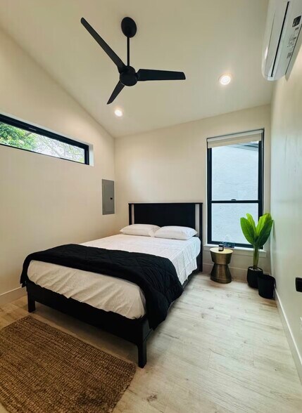 Building Photo - 717 Loma St