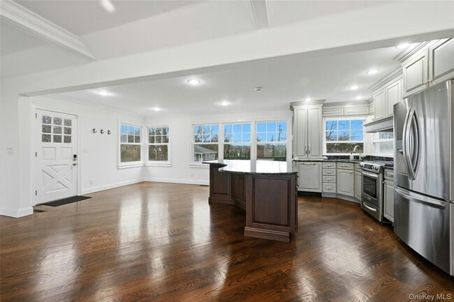 Building Photo - 20845 Soundview Ave